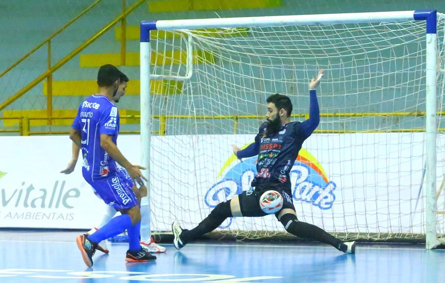 Foz Cataratas Vence O Pato E Segue Na Lideran A Lnf