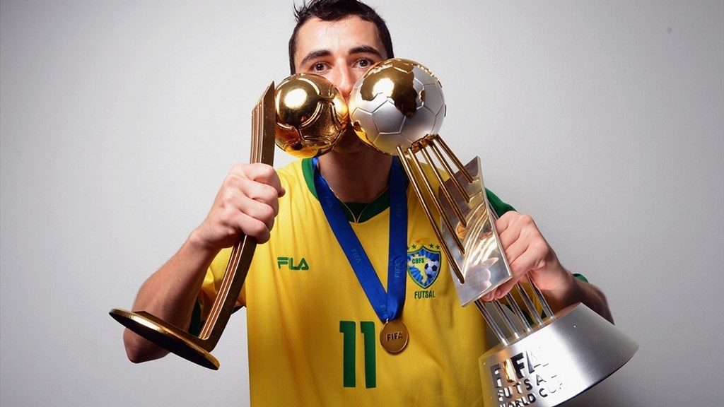 Neto perde troféu de melhor jogador de futsal do mundo e pede