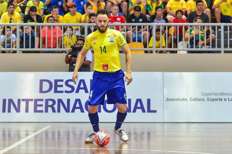 Ricardinho é eleito melhor do mundo no futsal; Brasileiro Gadeia é