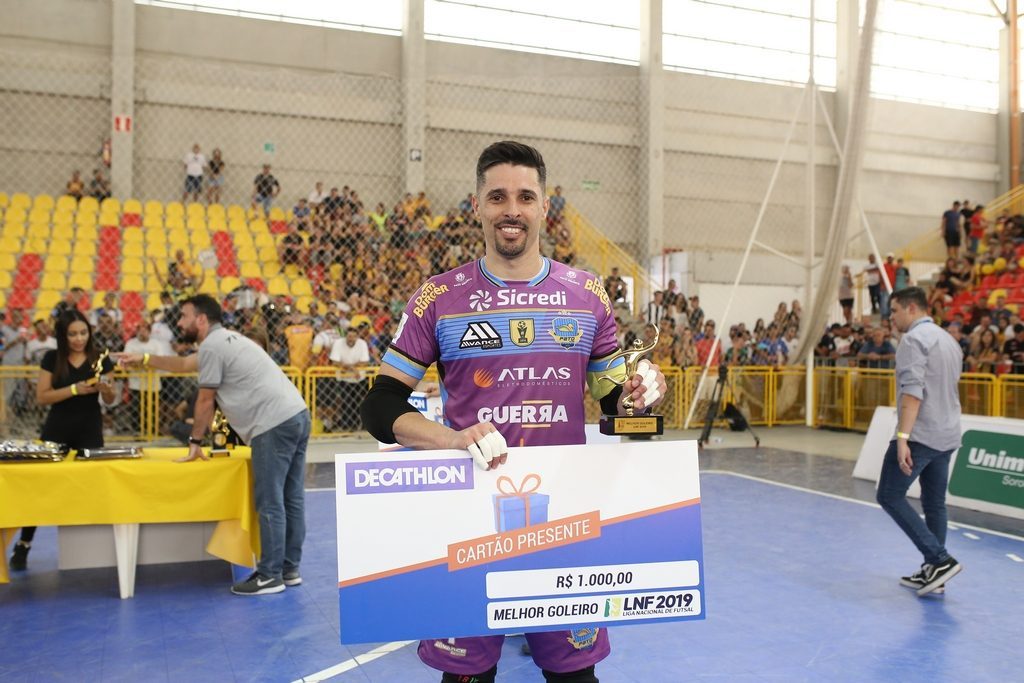 Leozinho, do Sorocaba, vence pela segunda vez prêmio de melhor jogador  jovem de futsal do mundo, futsal