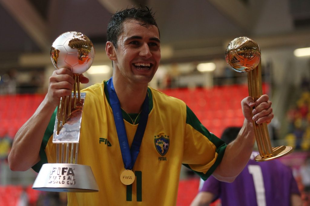 Melhor do mundo em 2012, mineiro Neto supera câncer e projeta retorno ao  futsal brasileiro