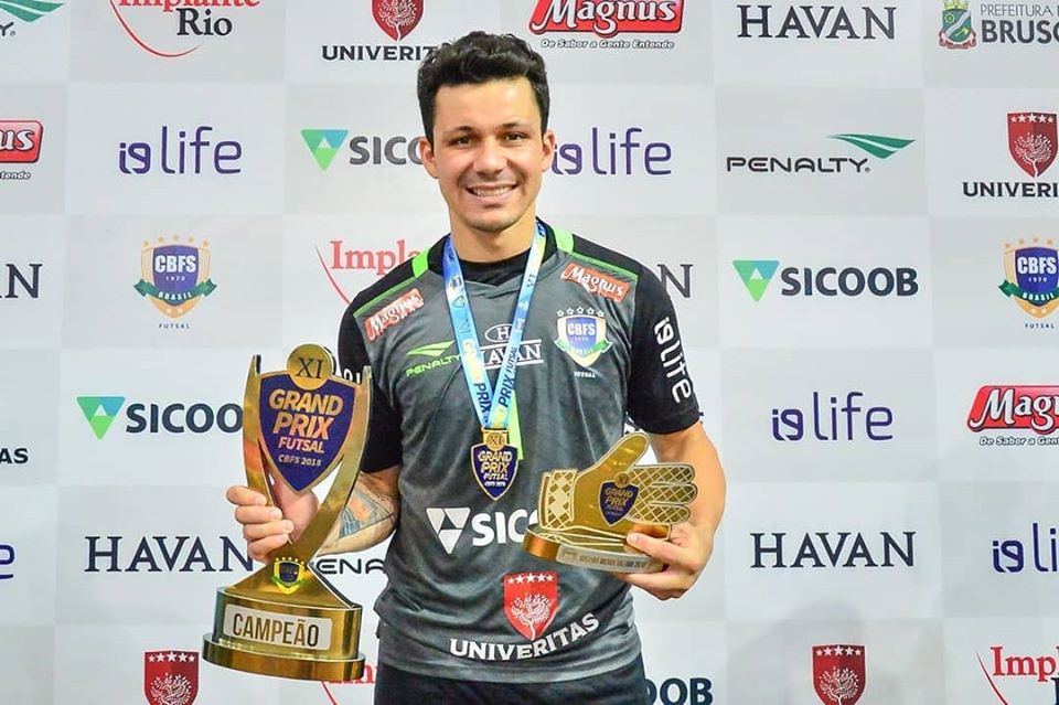 Melhor goleiro do mundo, brasileiro Guitta destaca evolução do futsal no  Mundial