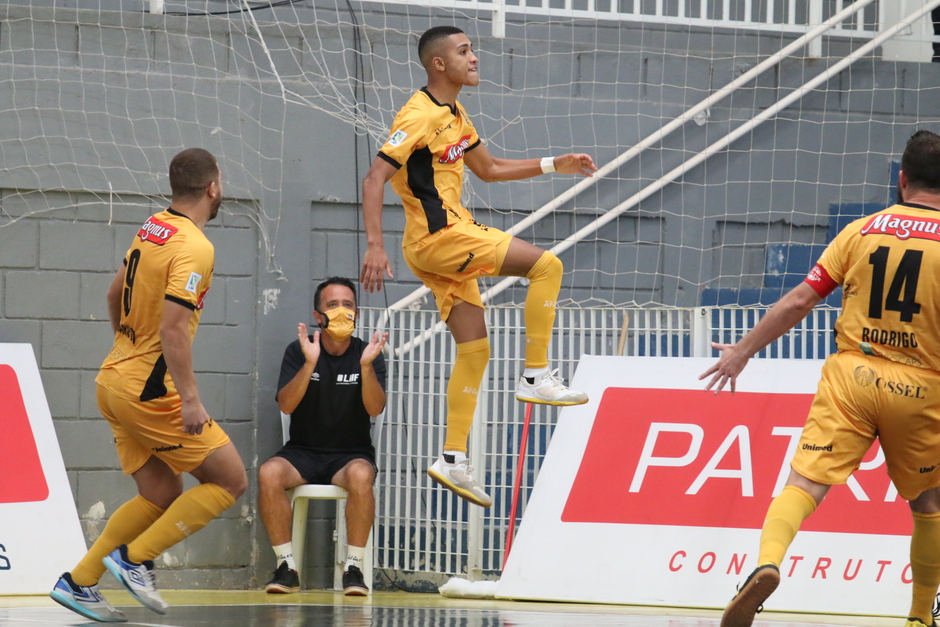 Capitão do Corinthians é eleito o melhor jogador da equipe no mês