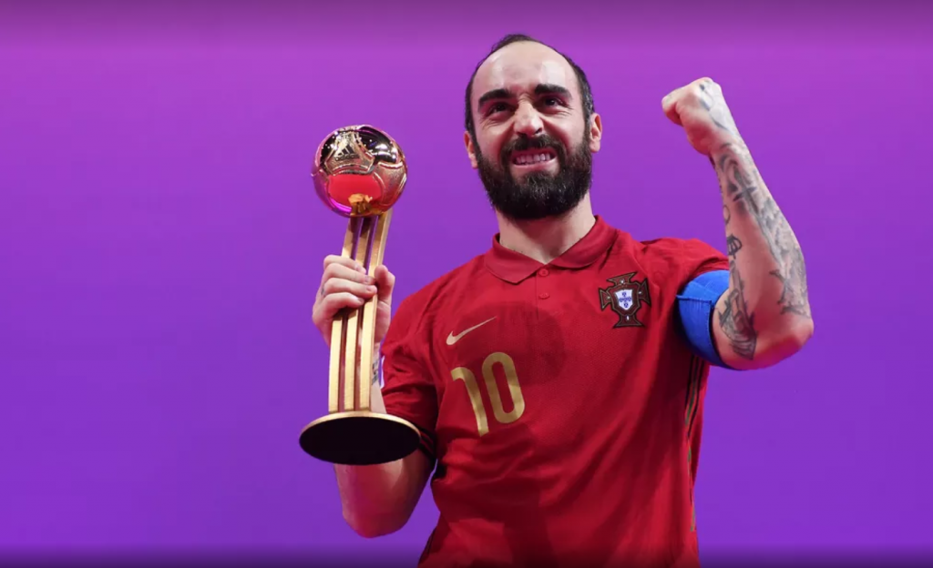 Melhor do mundo no futsal, Ferrão busca repetir feitos de Falcão e