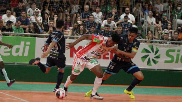 Cascavel e Dois Vizinhos empatam o confronto de ida da semifinal da ...
