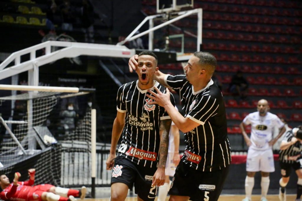 Corinthians encara o Magnus pelo jogo de volta da final do