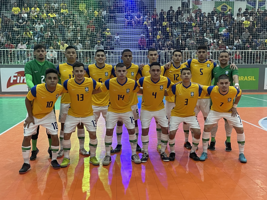 Seleção Brasileira de futsal faz dois jogos no Oeste do PR