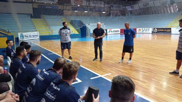 Arena Centauro recebe a taça da UEFA Champions League