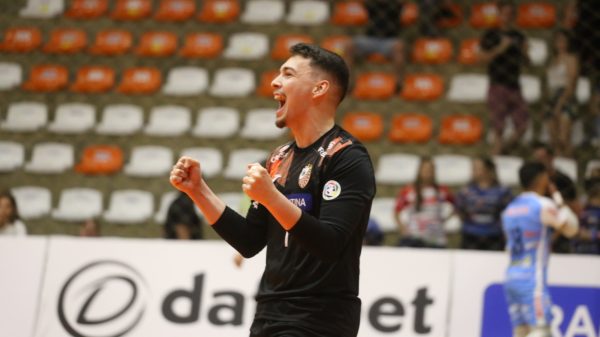 Melhor jogador de futsal do mundo, Ferrão projeta segunda fase da Champions  League, futsal