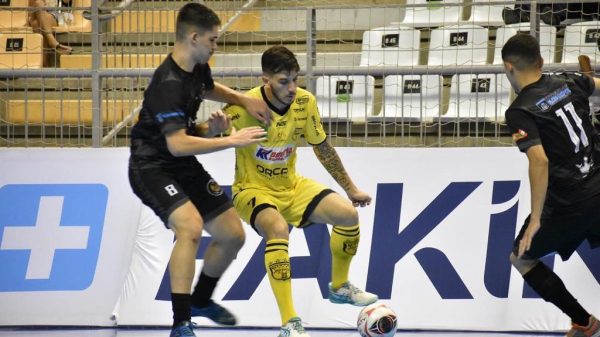 Campeão mundial e eleito melhor do mundo, Neto anuncia aposentadoria do  futsal em 2023, futsal