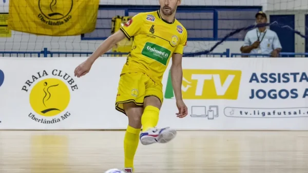 Campeão mundial e eleito melhor do mundo, Neto anuncia aposentadoria do  futsal em 2023, futsal