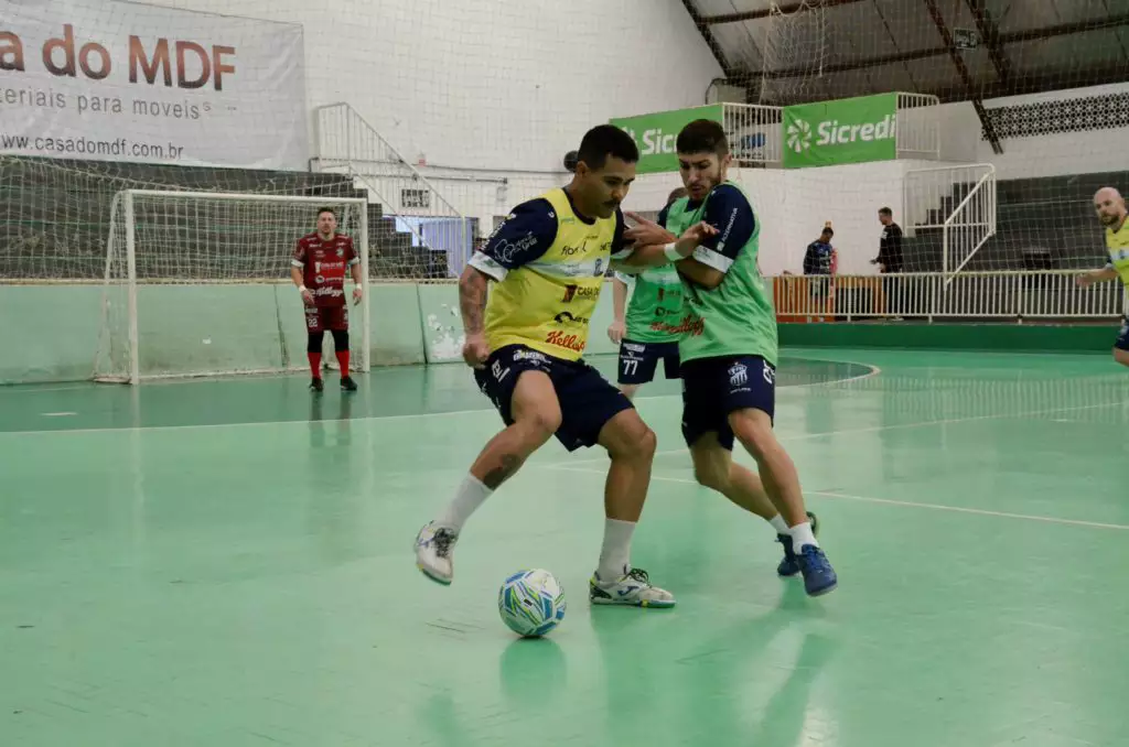 São Lourenço joga Que horas?