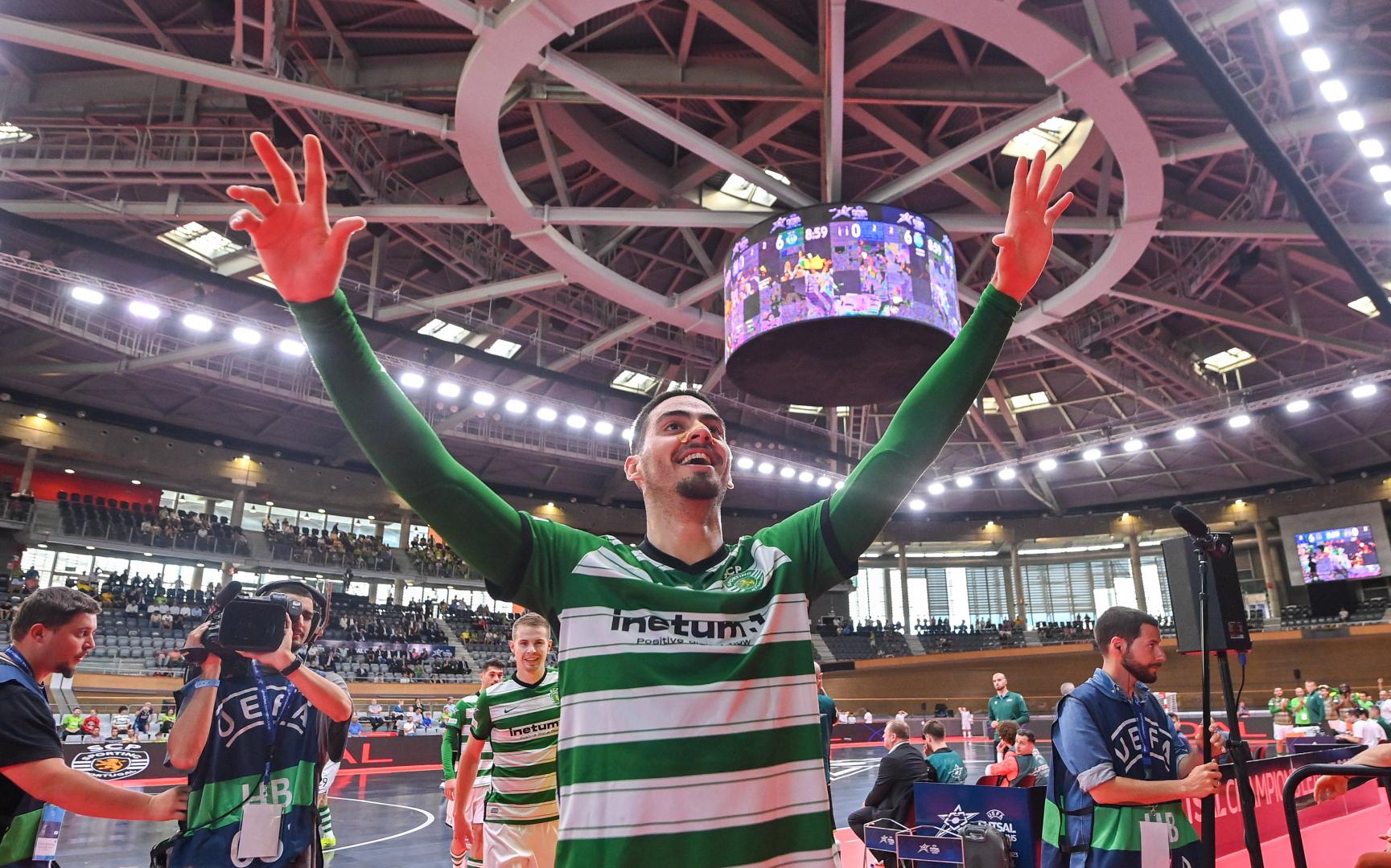 Portugueses Erick e Pany Varela candidatos a melhor jogador de futsal do  mundo