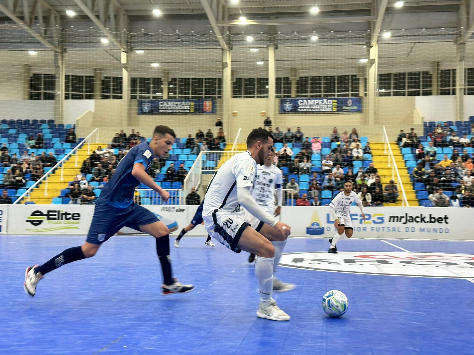 Tubarão joga hoje à noite – LNF