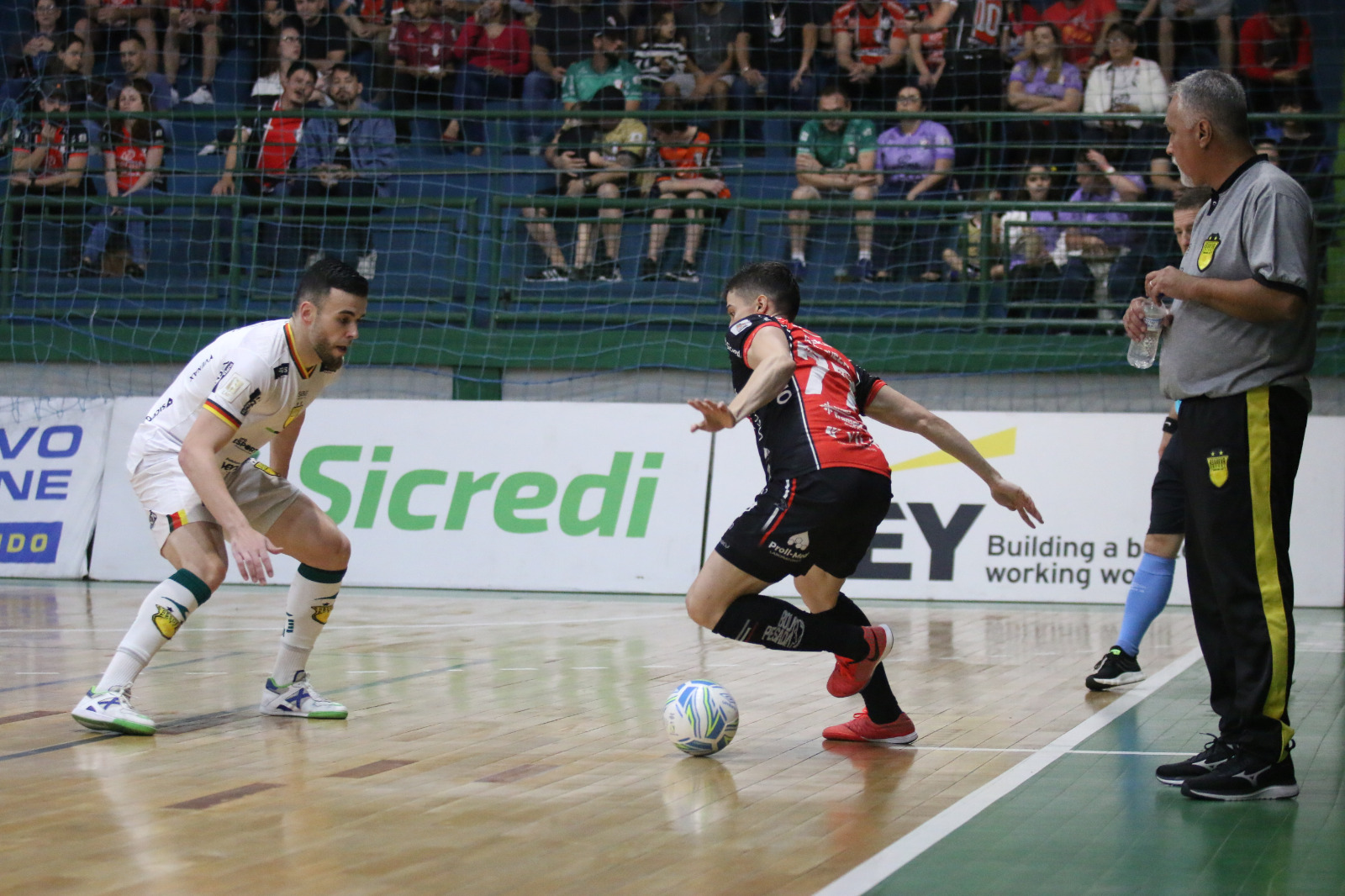 Assoeva bate Joinville nos pênaltis e vai à semifinal da Liga Futsal - ESPN