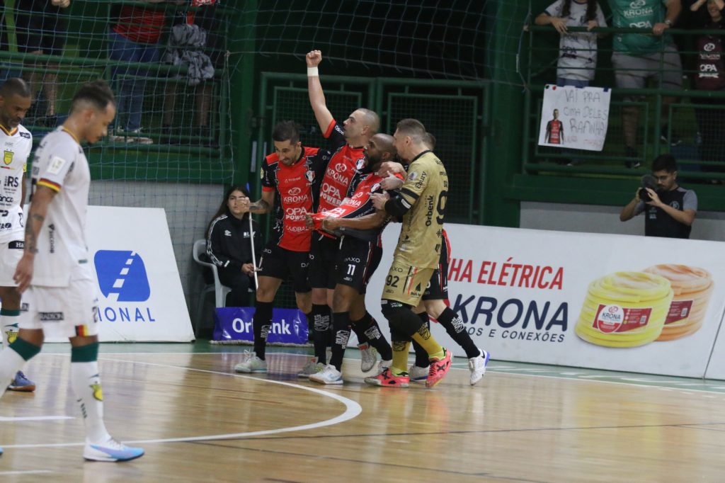 Assoeva bate Joinville nos pênaltis e vai à semifinal da Liga Futsal - ESPN