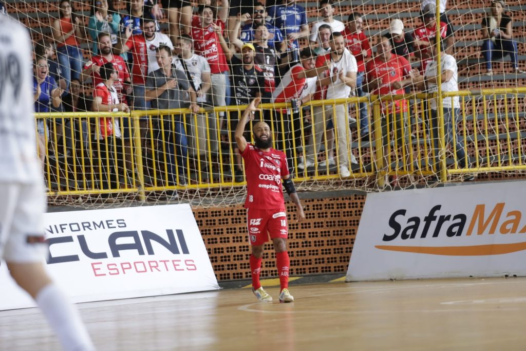 FUTEBOL AMERICANO: Em jogo inédito, Arapongas Golden Phoenix enfrenta  equipe de Campo Mourão neste domingo (30)