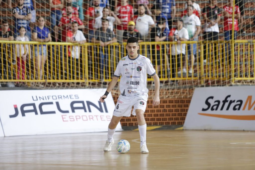 FUTEBOL AMERICANO: Em jogo inédito, Arapongas Golden Phoenix enfrenta  equipe de Campo Mourão neste domingo (30)