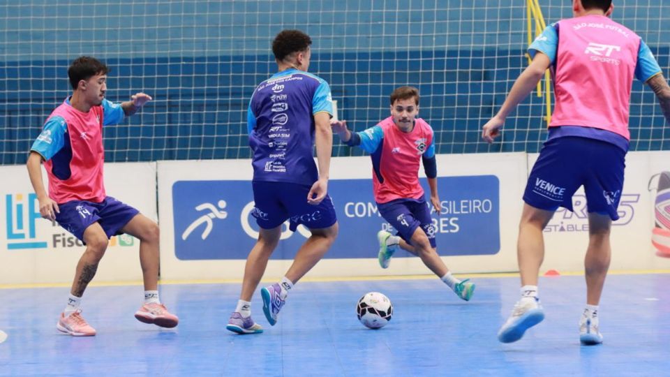 Equipe do São José Futsal antes de partida do Campeonato Paulista