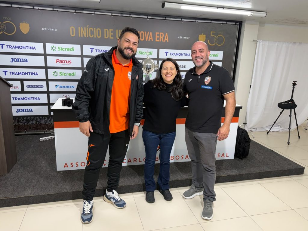 Tati Mantovani, embaixadora internacional da ACBF, em reunião no clube em Carlos Barbosa