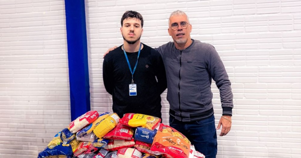 Entrega de alimentos arrecadados pelo Camaquã Futsal ao Hospital Nossa Senhora Aparecida