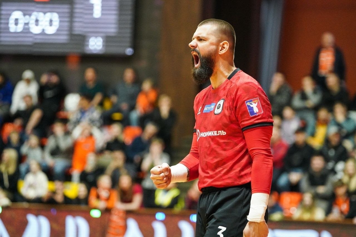 Willian Dorn, goleiro brasileiro do Norilsk Nickel, na Rússia